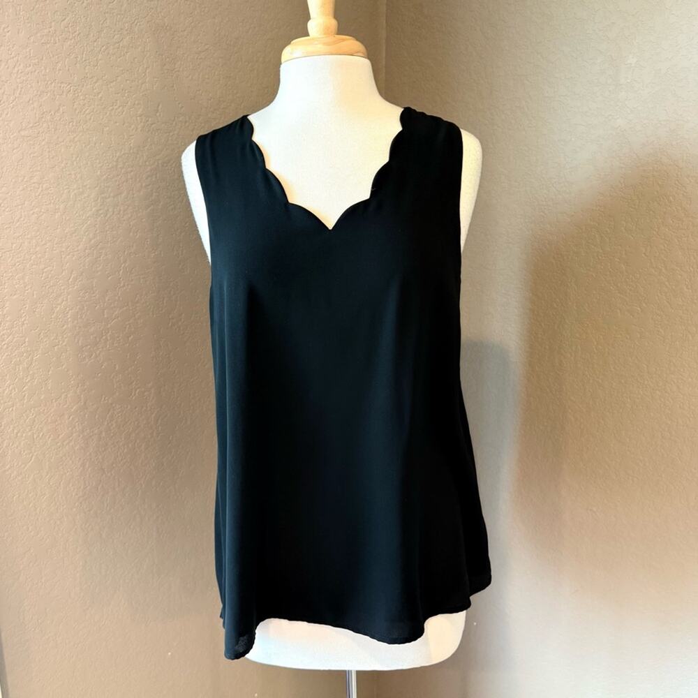 Doe & Rae Black Scalloped V Neck Sleeveless Blouse Top Medium